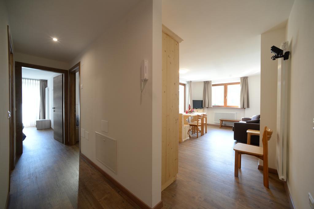 Aparthotel La Casa Al Noce à Mezzana  Chambre photo