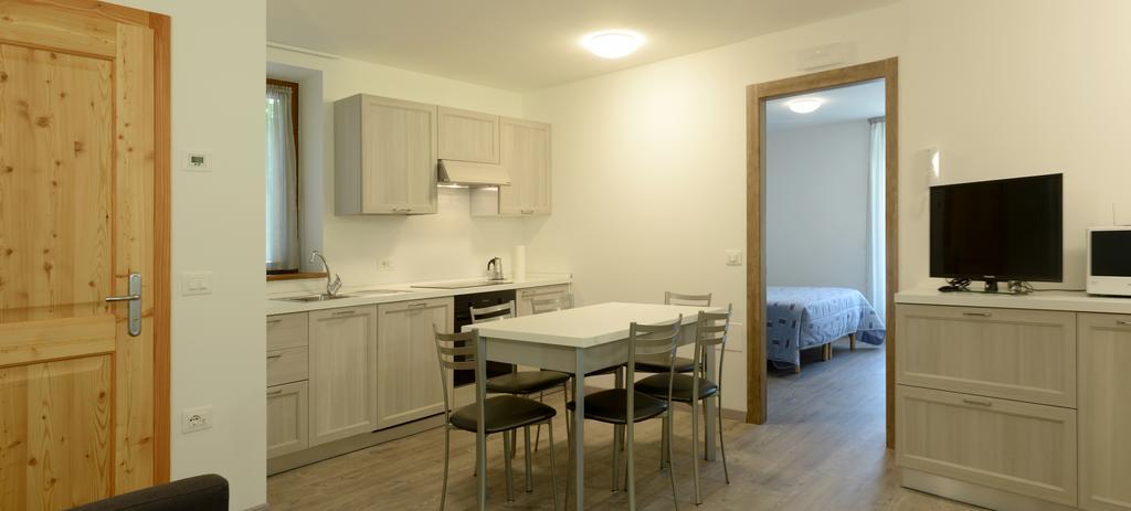 Aparthotel La Casa Al Noce à Mezzana  Chambre photo
