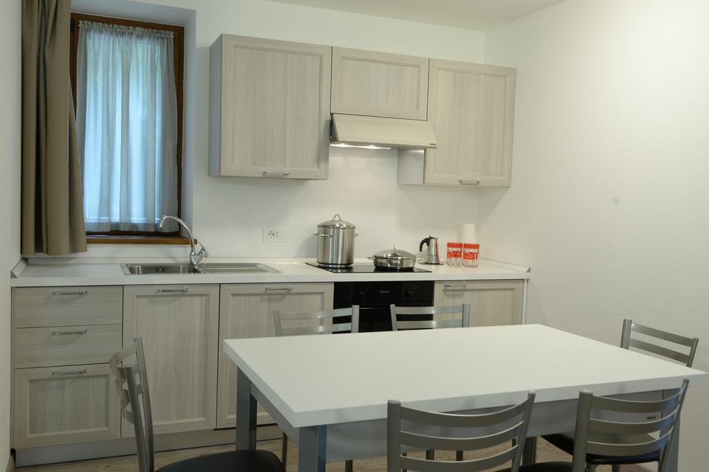 Aparthotel La Casa Al Noce à Mezzana  Chambre photo