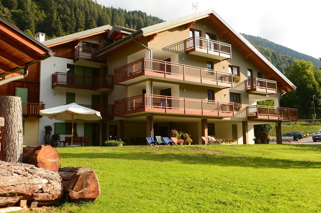 Aparthotel La Casa Al Noce à Mezzana  Chambre photo