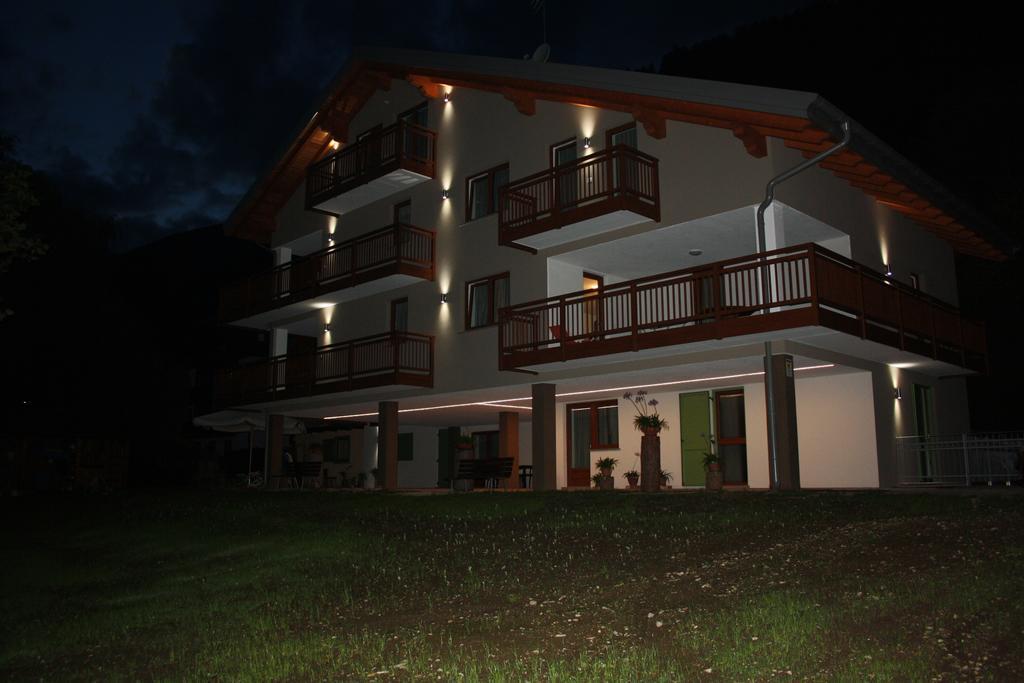 Aparthotel La Casa Al Noce à Mezzana  Extérieur photo