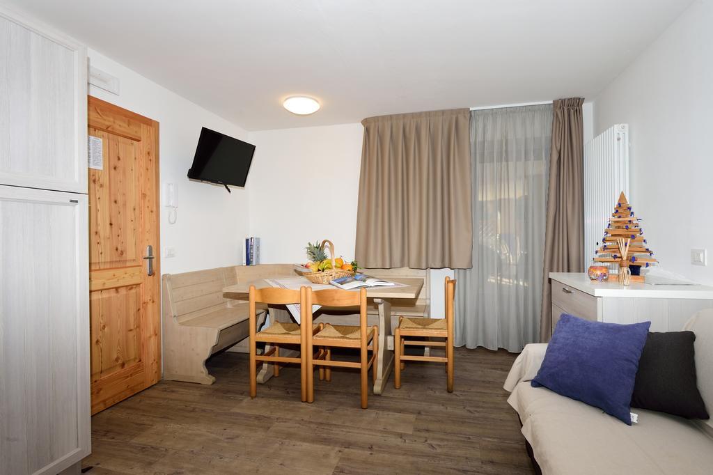 Aparthotel La Casa Al Noce à Mezzana  Extérieur photo